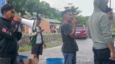 Aliansi Masyarakat Blokade Jalan Menuju TPA Batu Terang, Tuntut SK Permanen Dirut PDAM