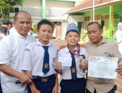 Guru MTs Bantaeng Berikan Apresiasi kepada Atlet Berprestasi Iank dan Fadil