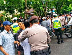 Gabungan Aliansi dan Karyawan PDAM Pukul Mundur Dirut di Depan Kantor, Suasana Haru dan Tegang Tak Terhindarkan