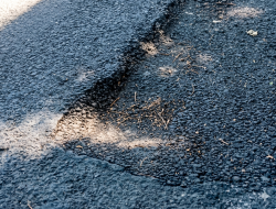Diduga Cepat Rusak, Proyek Tambal Sulam Jalan Nasional di Bantaeng Disorot