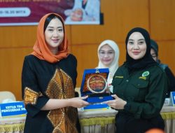 Ketua TP PKK Bantaeng Buka Bakti Sosial Peeling Wajah Gratis, Warga Diingatkan Waspadai Skincare Abal-Abal