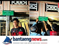 Mahasiswa KKN Tematik Pemberdayaan Desa Gelombang 116 Universitas Hasanuddin Wujudkan Akses Informasi Wilayah melalui Pemasangan Penanda Rumah Ketua RW