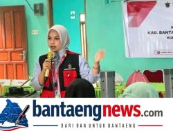 Mahasiswa KKN Tematik Perubahan Iklim Gelombang 116 Universitas Hasanuddin Edukasi Masyarakat melalui Pembuatan Lubang Resapan Organik di Desa Kayu Loe