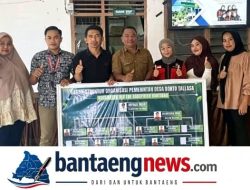 Dukung Pelayanan Publik, Mahasiswa KKN-T Gelombang 116 Unhas Serahkan Struktur Aparatur Desa di Bonto Tallasa