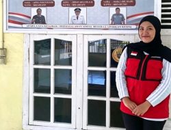 Mahasiswa KKN Unhas Wujudkan Sinergi 3 Pilar Kamtibmas melalui Pembuatan dan Pemasangan Spanduk di Kelurahan Karatuang