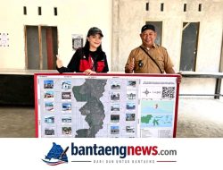 Mahasiswa KKN Unhas Pasang Peta Potensi dan Administrasi Desa Rappoa, Perkuat Informasi Wilayah