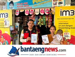 Dorong Digitalisasi UMKM, Mahasiswa KKN-T Unhas Serahkan Panduan Praktis QRIS di Kelurahan Onto