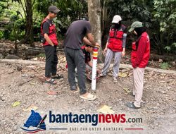 Mahasiswa KKN-T 116 Unhas Pasang Reflektor Jalan dan Luncurkan Modul Edukasi Keselamatan di Kelurahan Onto