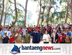 Pelepasan KKN, Bupati Bantaeng Bersama Forkopimda dan Mahasiswa Unhas Tanam 3 Ribu Bibit Pohon