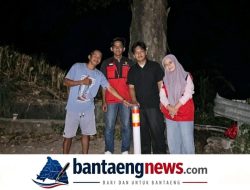 Mahasiswa KKN-T 116 Unhas Pasang Reflektor Jalan, Tingkatkan Keselamatan di Desa Wisata Balla Tujua